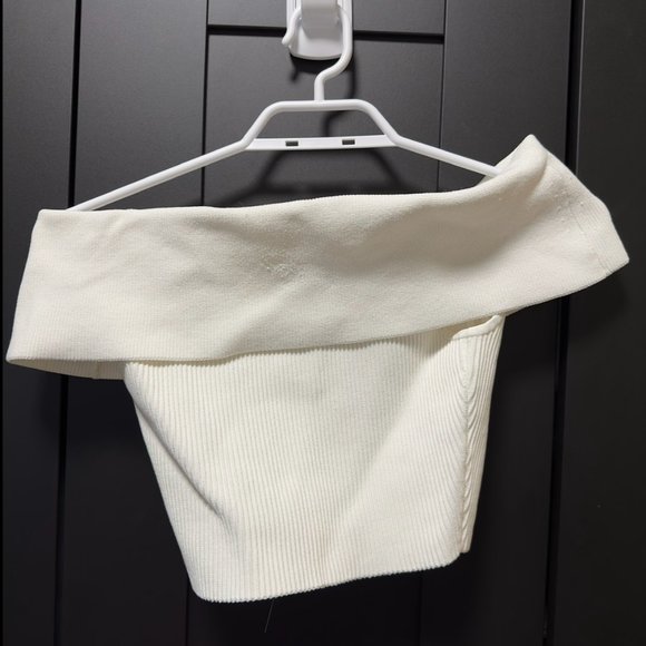 Babaton Scult Knit Off-Shoulder Top White - Picture 2 of 3